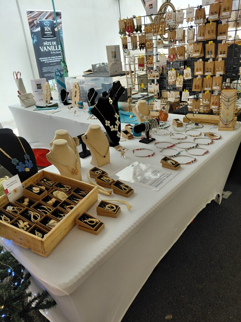 Création accessoire de mode tressage végétaux et upcycling