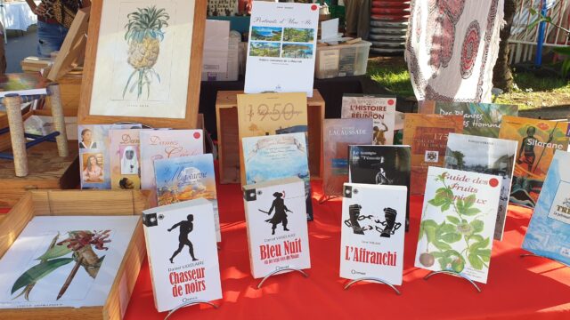 Livres et la reproduction de gravures anciennes artisanat Réunion