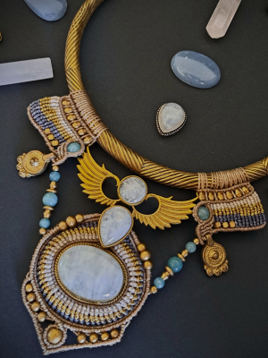 Fabrication de bijoux en macramé et pierres naturelles Réunion