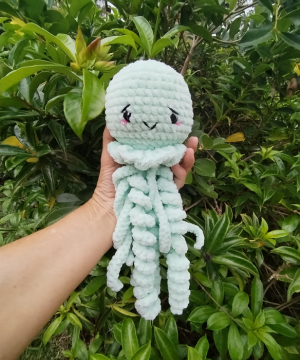 Personnages au crochet et layette au tricot, bijoux au crochet Réunion